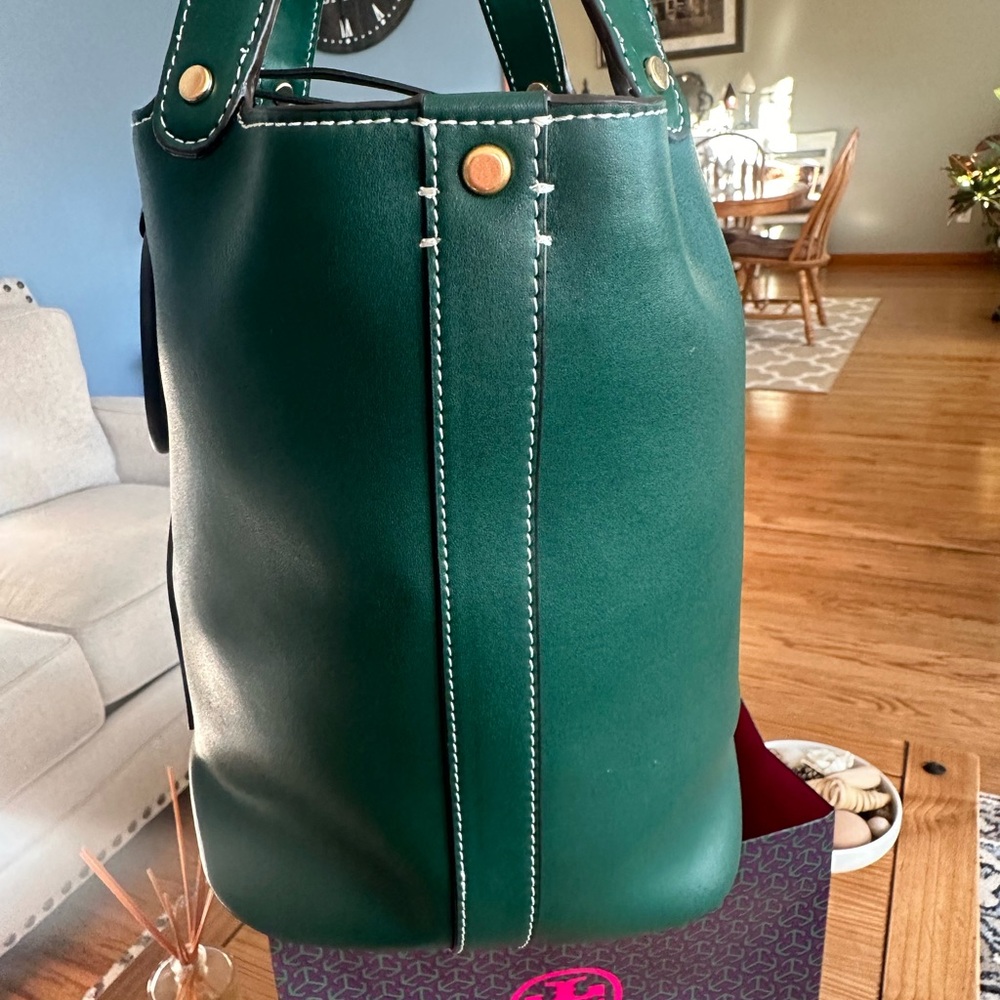 Tory Burch Miller Bucket Bag Green - Picture 5 of 15